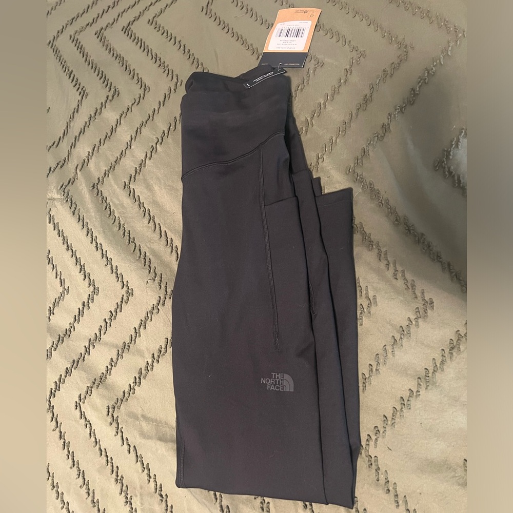 New The North Face leggings w/ pockets